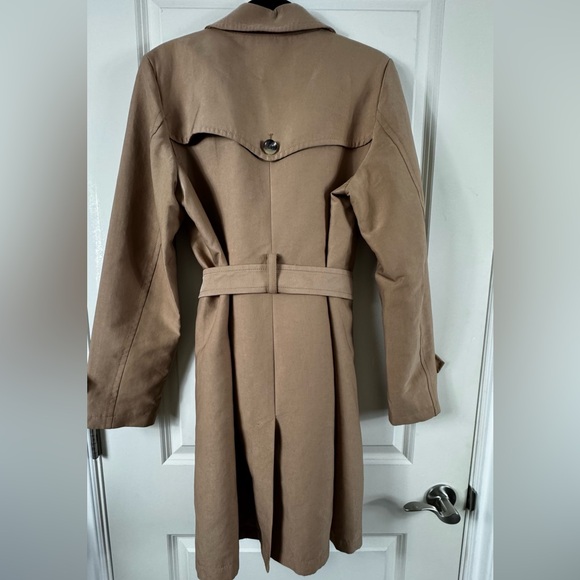 Elegant Tan Trench Coat - Picture 3 of 9